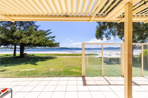 Sandy Beach House Corlette Unit 1 Waterfront WI-FI Aircon - Sydney Tourism 1