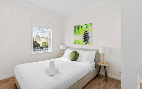 SEA BREEZE @ Smugglers Inn - Sydney Tourism 0