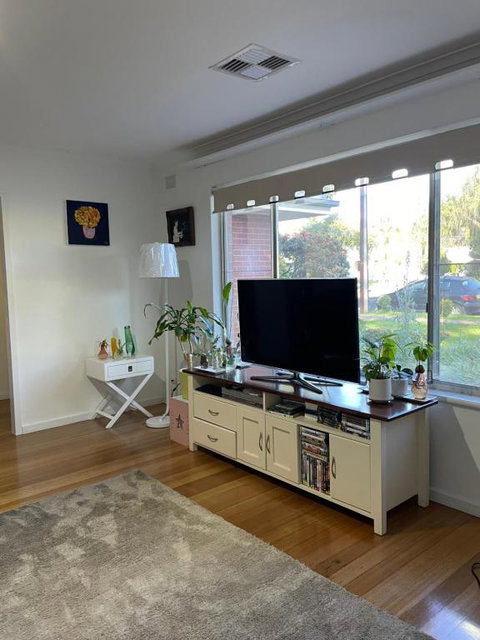 Spacious Beautiful Room - Sydney Tourism 3