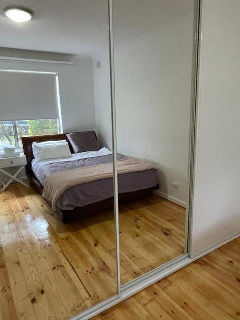 Spacious Beautiful Room - Sydney Tourism 1