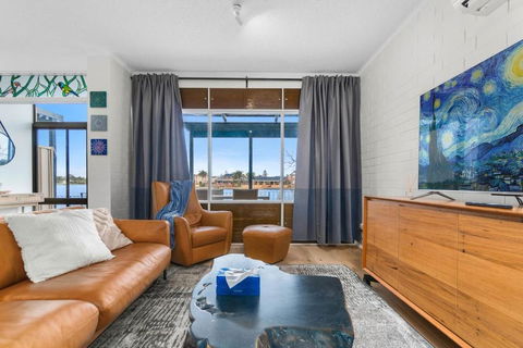 Stunning Lake View Townhouse-Dream Staycation - Sydney Tourism 3