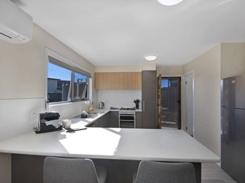 T Bar On Twynam - Modern 2BR Apartment L WiFi L Netflix L BBQ L Smart TV L Air-Con - Sydney Tourism 3