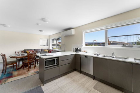 T Bar On Twynam - Modern 2BR Apartment L WiFi L Netflix L BBQ L Smart TV L Air-Con - Sydney Tourism 1