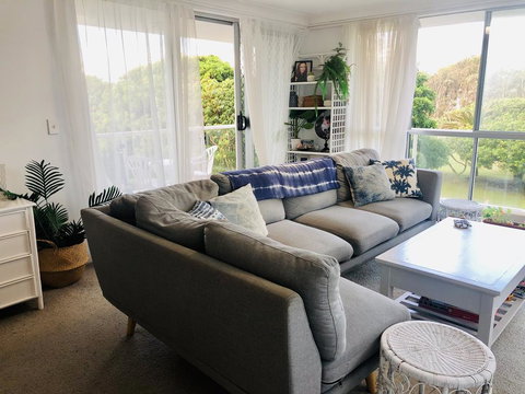 Beachy, Bright, And The Best Location On The GC! - Sydney Tourism 3