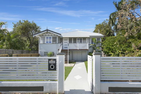Beautiful Queenslander - Sydney Tourism 1