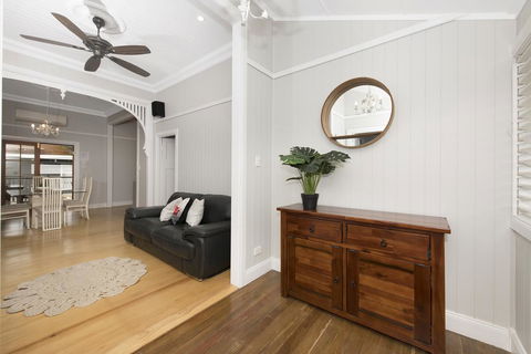 Beautiful Queenslander - Sydney Tourism 3