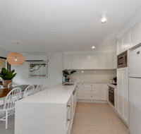 BEAUTIFULLY RENOVATED OCEANSIDE APARTMENT - Sydney Tourism