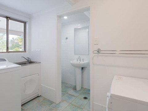 Beauty And The Beach', 88 Foreshore Drive - Large Home With WIFI & Water Views - Sydney Tourism 2