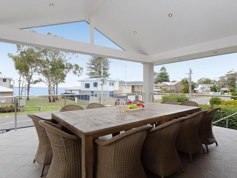 Beauty And The Beach', 88 Foreshore Drive - Large Home With WIFI & Water Views - Sydney Tourism 0