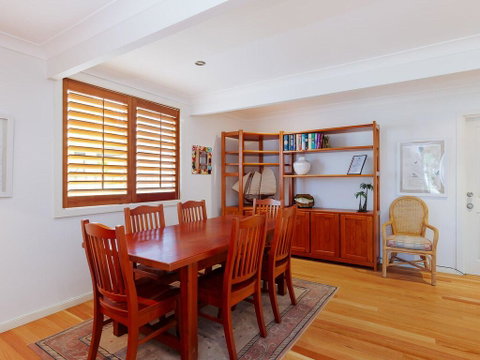 Beauty And The Beach', 88 Foreshore Drive - Large Home With WIFI & Water Views - Sydney Tourism 1