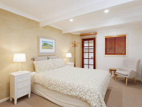 Beauty And The Beach', 88 Foreshore Drive - Large Home With WIFI & Water Views - Sydney Tourism 3