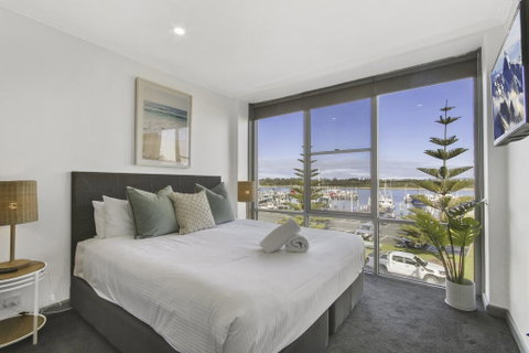 Bellevue On The Lakes - Sydney Tourism 2