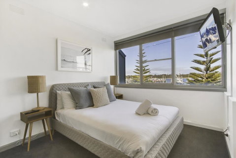 Bellevue On The Lakes - Sydney Tourism 3