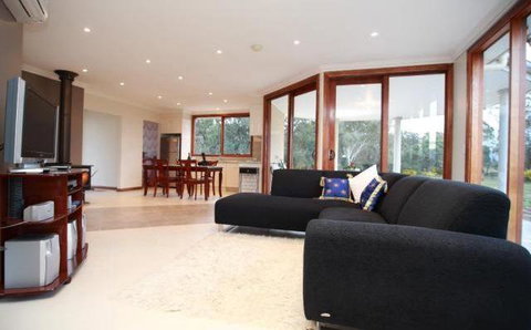 Bellfield Retreat - Sydney Tourism 3