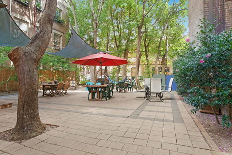 Blue Parrot Youth Hostel - Sydney Tourism 1