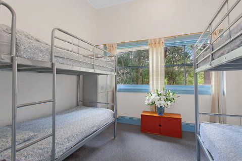 Blue Parrot Youth Hostel - Sydney Tourism 2
