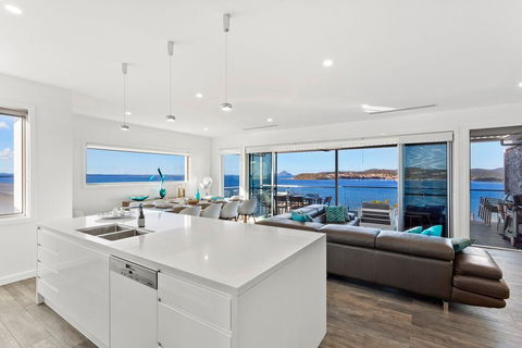 Blue Water Splendour - Infinity Pool And Amazing Views!! - Sydney Tourism 3