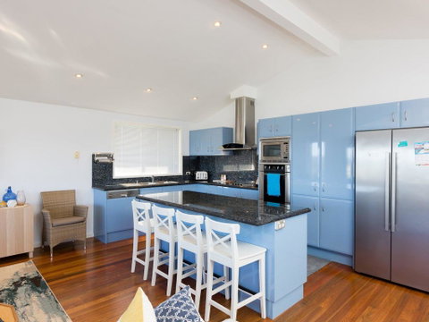 Blue Waters At Gerroa - Sydney Tourism 2