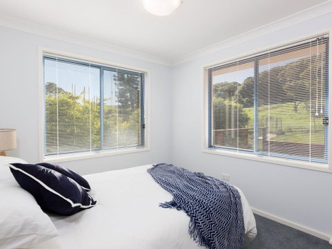 Blue Waters At Gerroa - Sydney Tourism 3