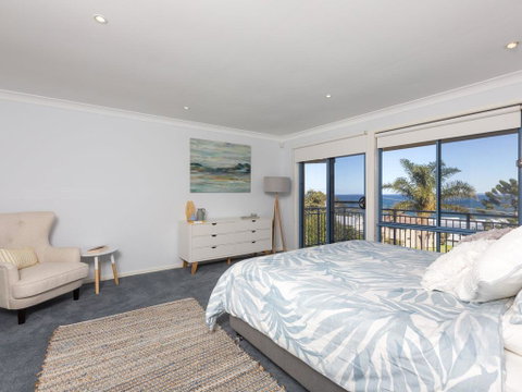 Blue Waters At Gerroa - Sydney Tourism 1