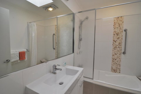 Bluedock Apartments - Sydney Tourism 1