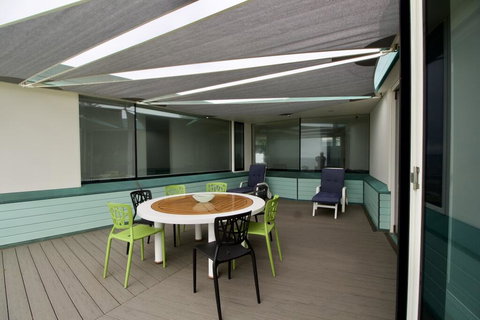 Boathouse - Nearly In The Water And Wonderful Views - Sydney Tourism 2