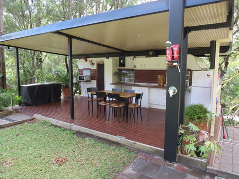 BoBRENE On Tamborine Nude Retreat - Cosy Chalet - Sydney Tourism 3