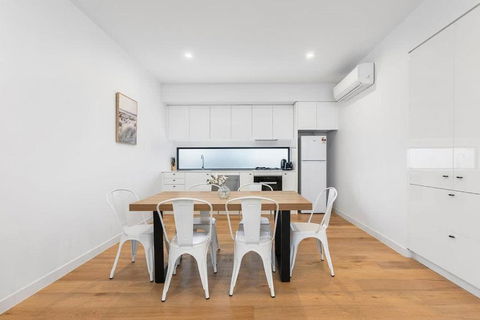 The Perfect Beaumaris 2BR Apt With Parking - Sydney Tourism 3