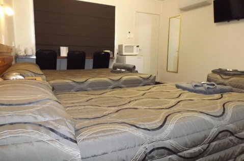 Three Moon Motel - Sydney Tourism 2