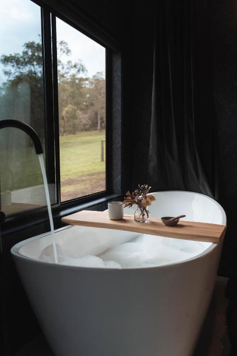 Tiny Cabin Fiona In Serpentine - Sydney Tourism 1