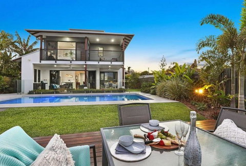 WATERFRONT HOME BORDERING MOOLOOLABA - Sydney Tourism 0