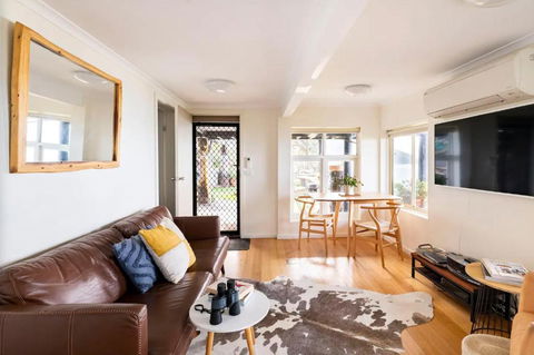 Y Vue - Beachside Apartment With Ocean Views - Sydney Tourism 1