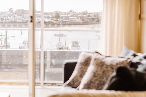 York Cove Hotel - Sydney Tourism 0
