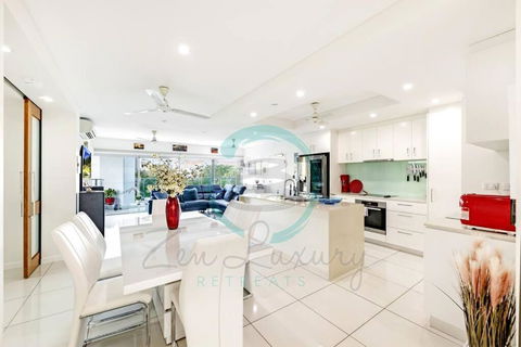 ZEN Tree Blossom: 3-BR Luxury Apt Near Waterfront - Sydney Tourism 0