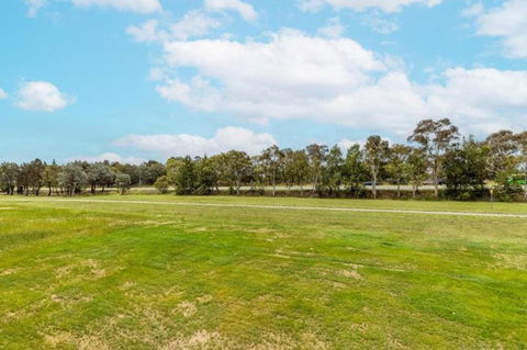 ZMITH Apartment - BROOKE, - Near AIS, GIO Stadium, UC, & Nth - Canberra Hospital - Sydney Tourism 3