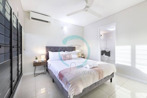 Zen On Stuart: 3-BR Penthouse Pad + Pool + BBQ - Sydney Tourism 1