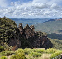 Blue Mountains Private Tour - wild kangaroos waterfalls and The Three Sisters - Sydney Tourism